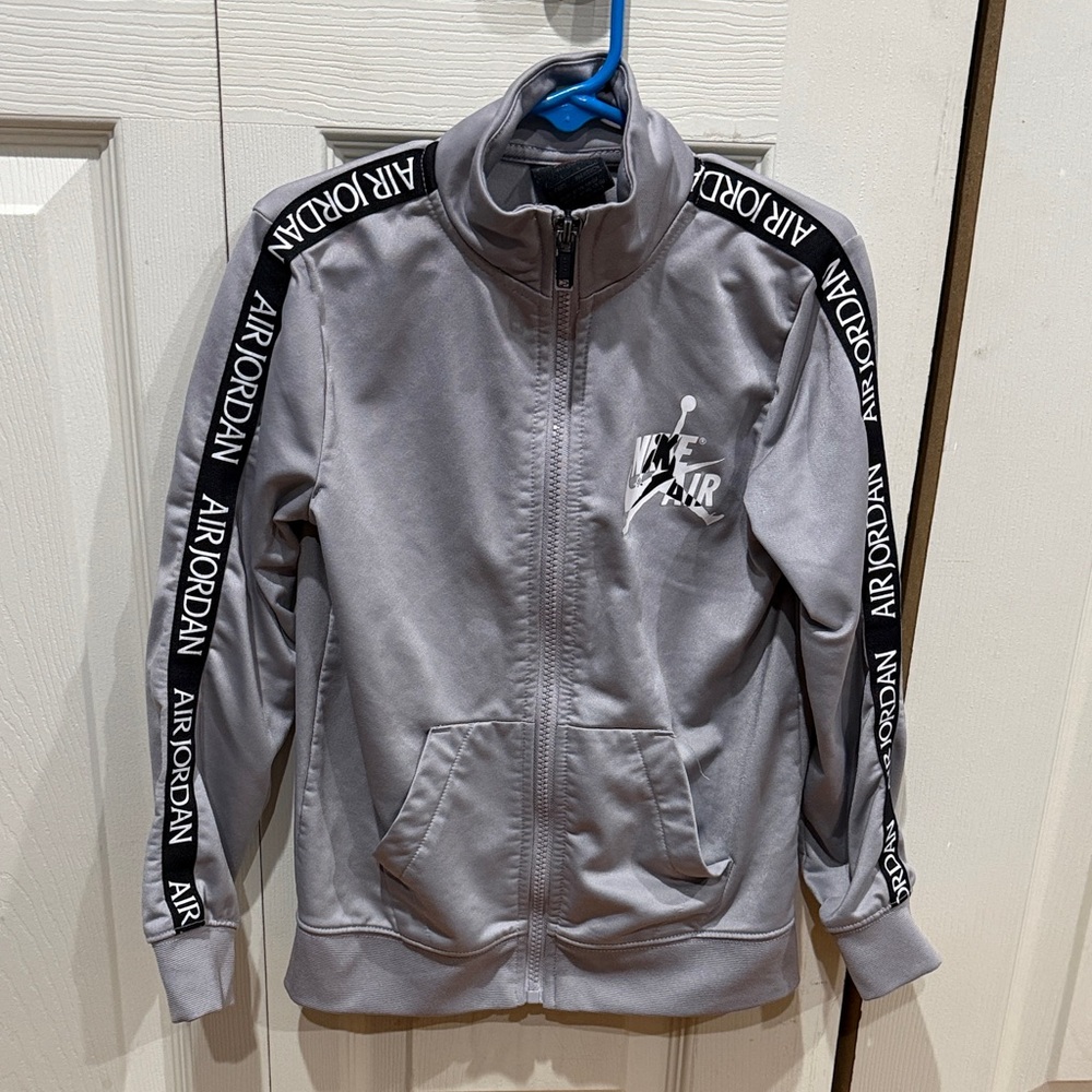 Nike Air Jordan Boys Gray and Black Zipper Jacket 6-7y